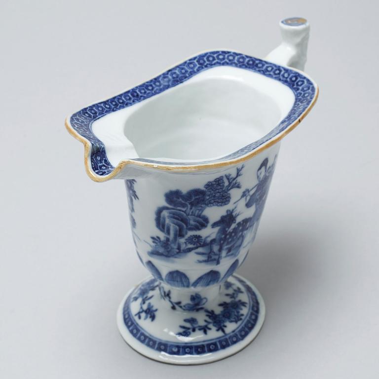 Five porcelian chinese items from the 18th century.