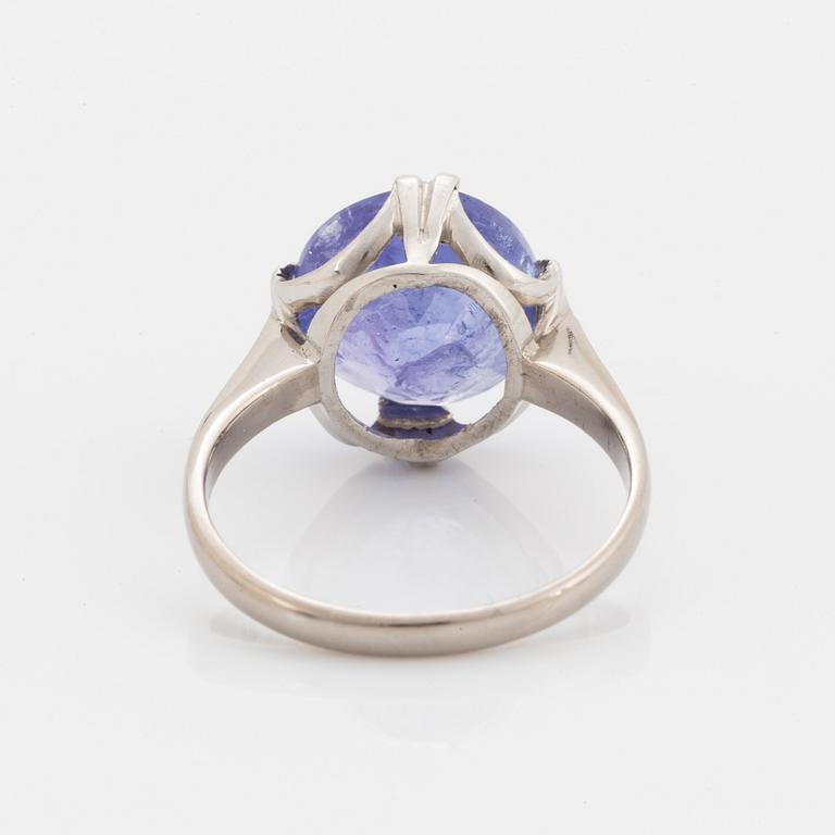 Ring, med tanzanit.