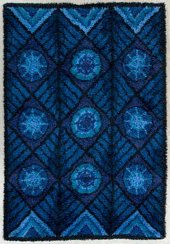 A possibly Marianne Richter machine made long pile rug ca 230 x 172 cm.