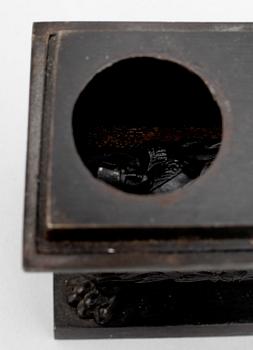 SKRIVBORDSUPPSATS, 3 delar, gjutjärn, senempire, 1800-talets andra hälft.