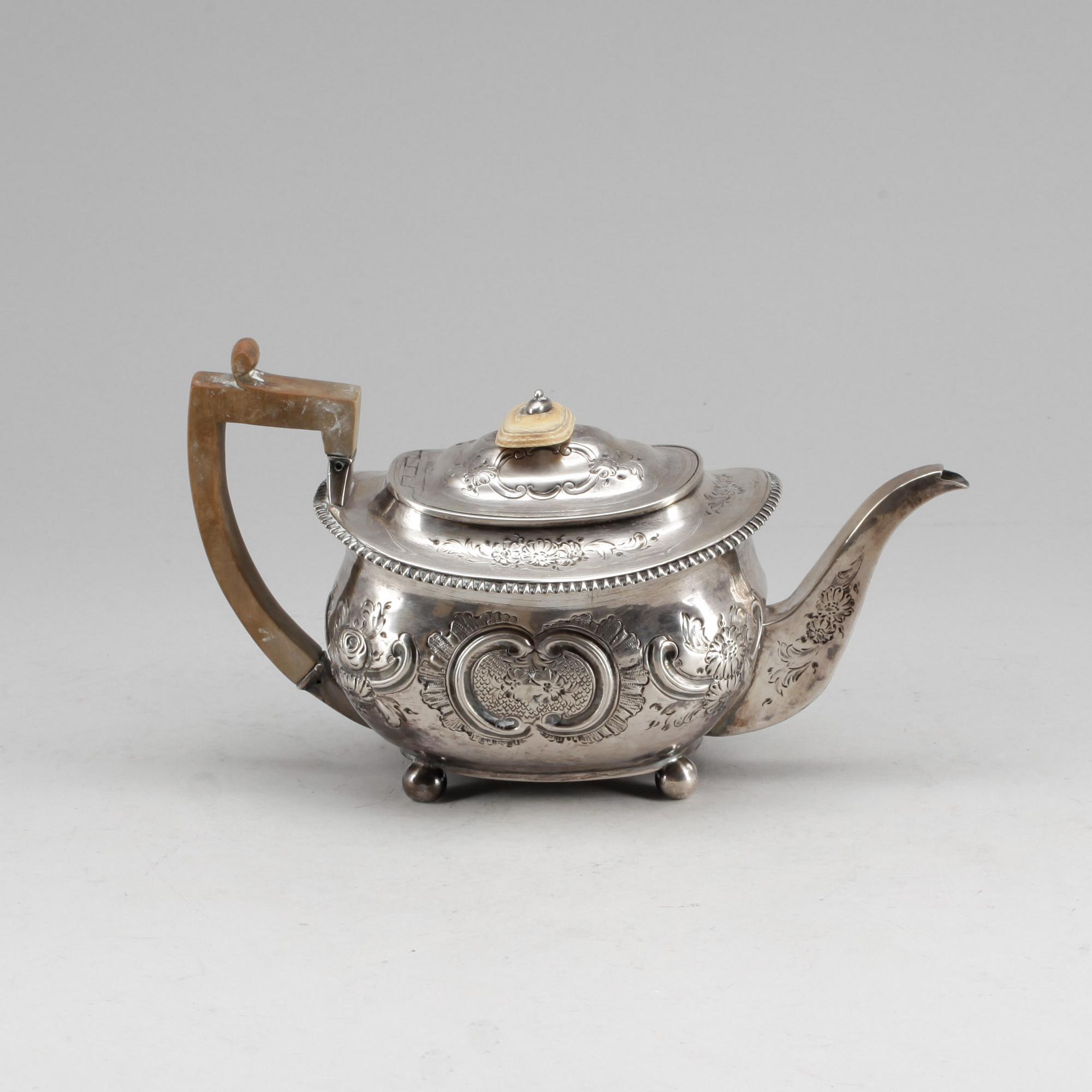 TÉKANNA, silver, Rebecca Emes & Edward Barnard, London 1810. Vikt ca 493 gram.