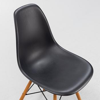 Charles & Ray Eames, stolar, ett par, "Plastic chair DSW", Charles & Ray Eames, Vitra, 2016.