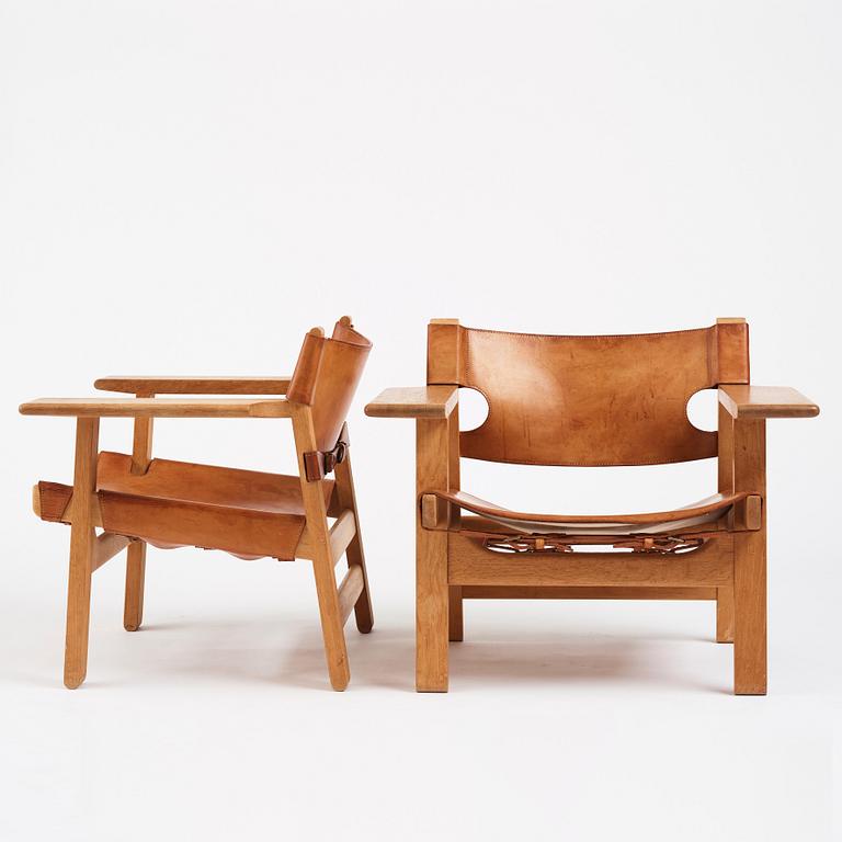 Børge Mogensen, a pair of oak and natural leather 'Spanish Chairs', model 2226, Fredericia Stolefabrik, Denmark.