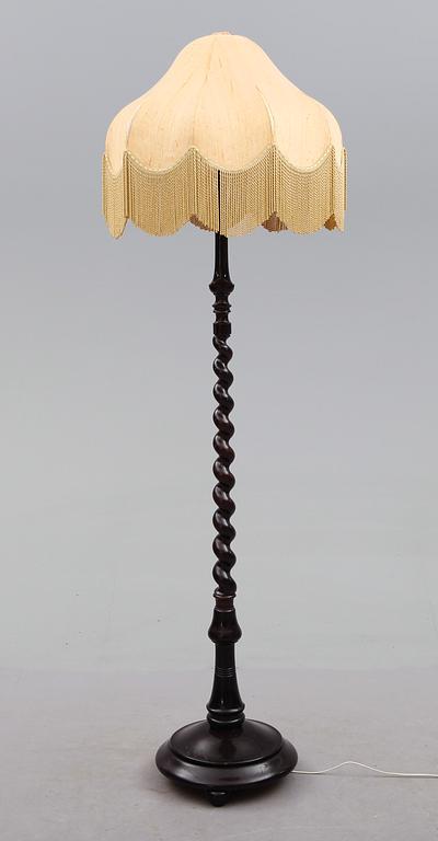 GOLVLAMPA, 1900-talets första hälft.