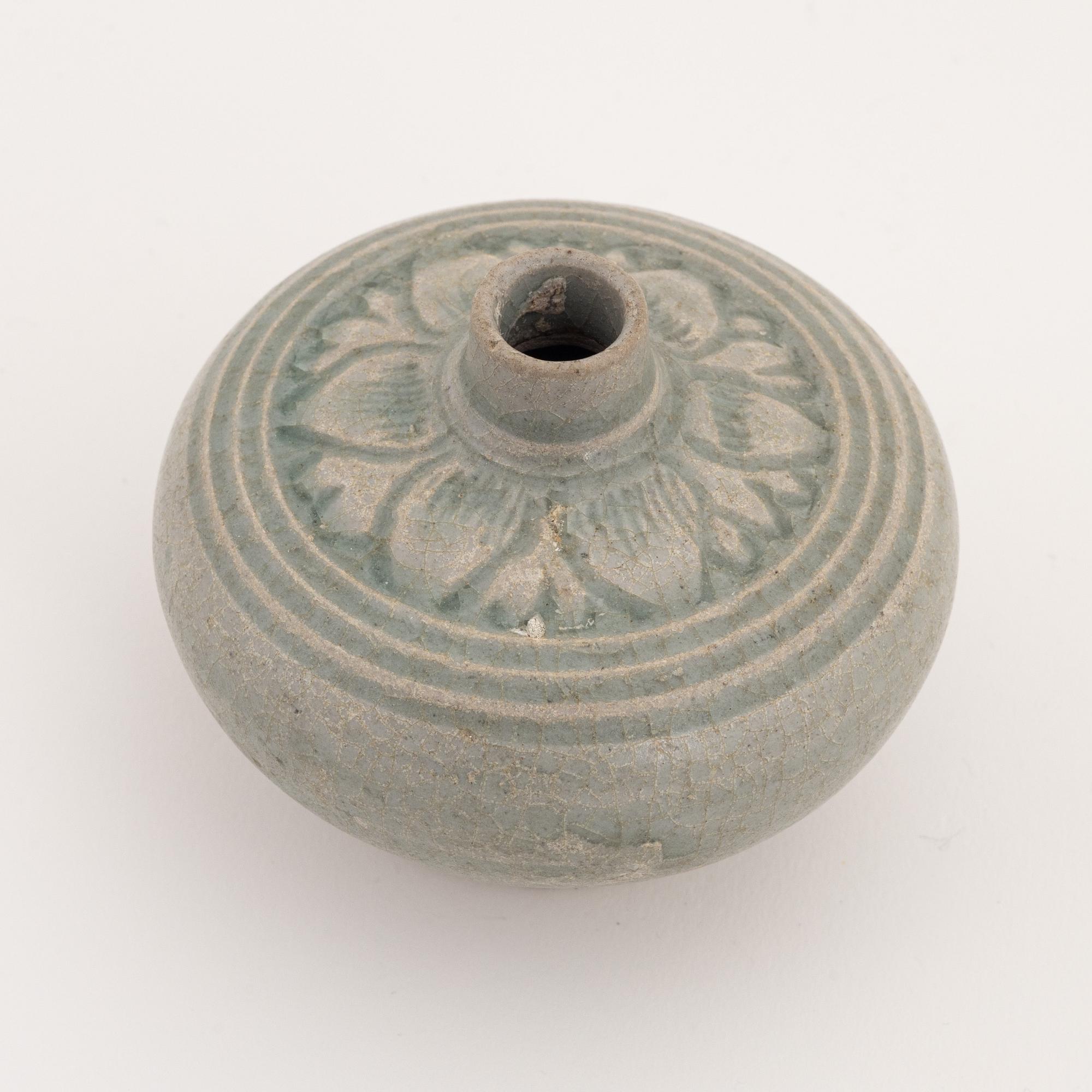 A small celadon Sawankhalok vase, 15th cenury, Royal Nanhai Cargo.