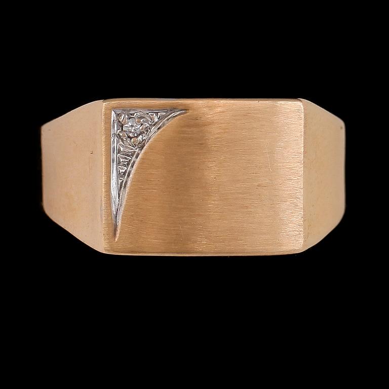 RINGAR, 3 st, 18 k guld med små diamanter. Total vikt ca 5 gram.