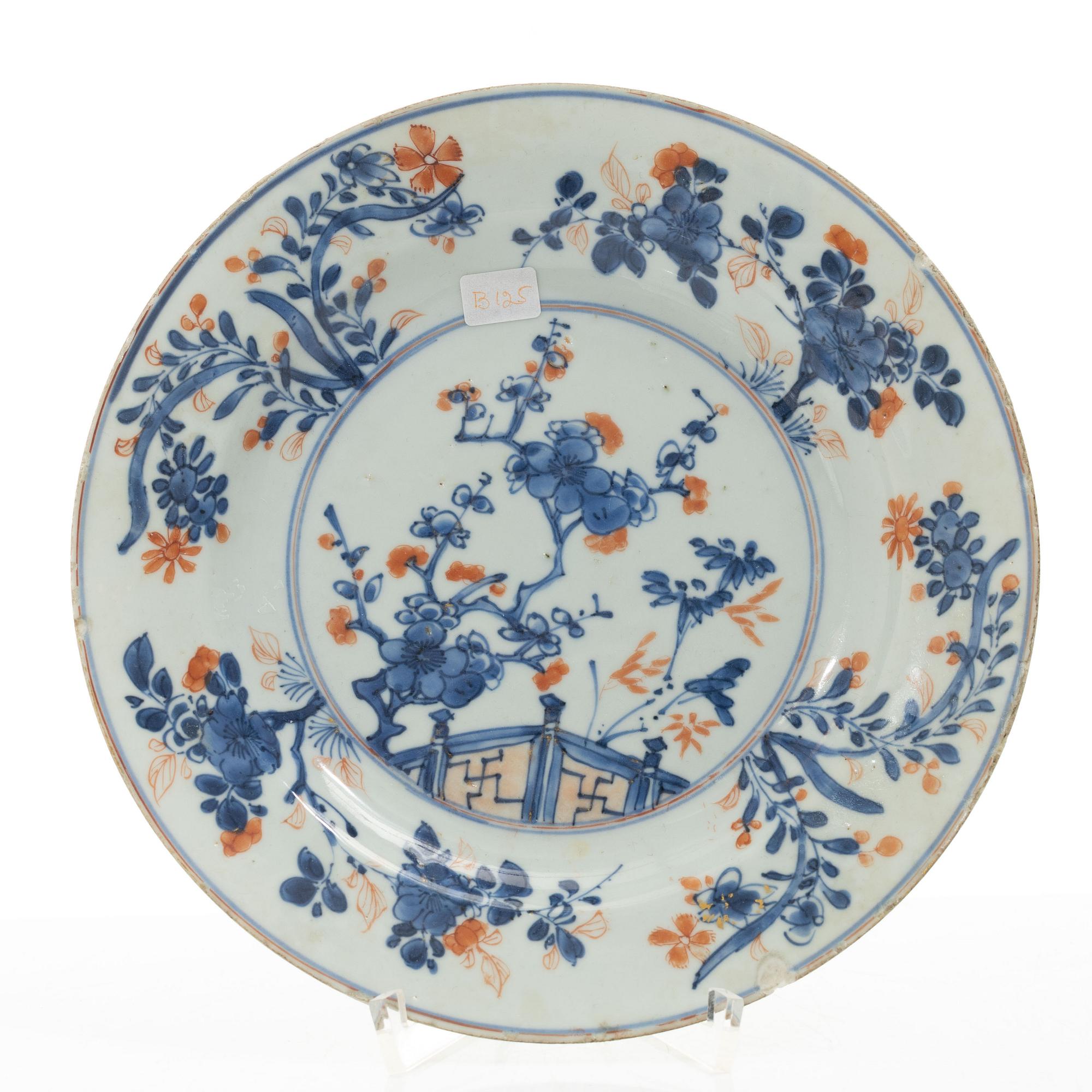 Tallrikar, fyra stycken, porslin, Kina, Qingdynastin, 1700-tal.