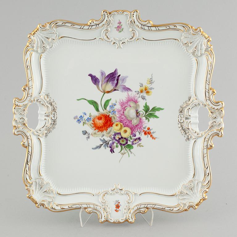 A Meissen porcelain 20th century serving dish.