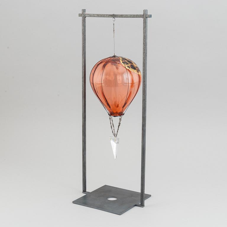 Kjell Engman, skulptur, glas, "Luftballong", signerad och numrerad 54/60.