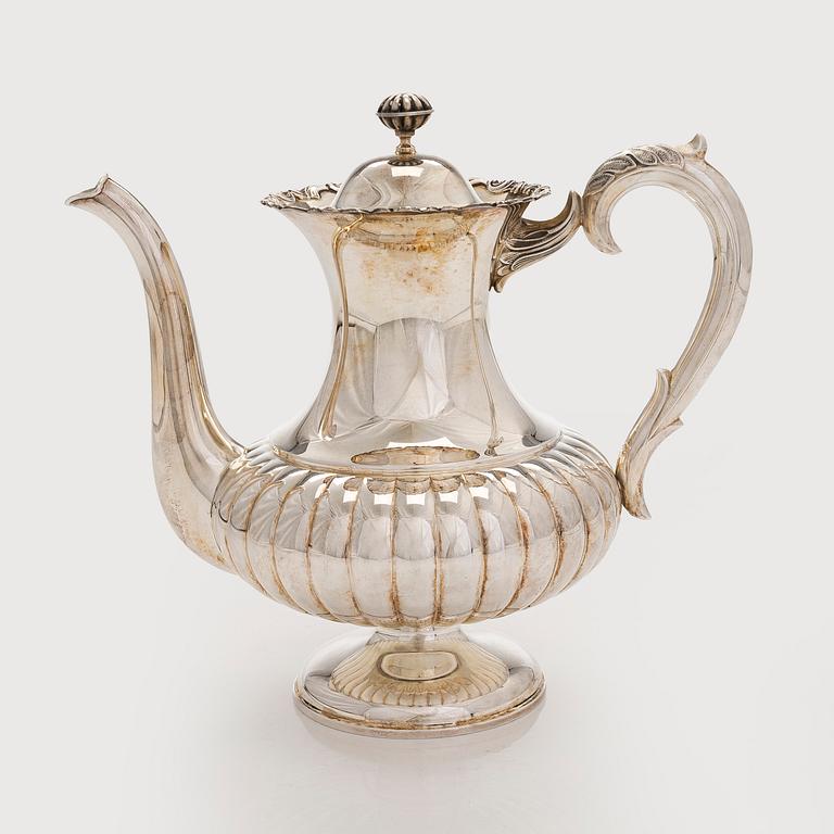 Kahvikannu, hopeaa, Kultakeskus, Hämeenlinna 1987.