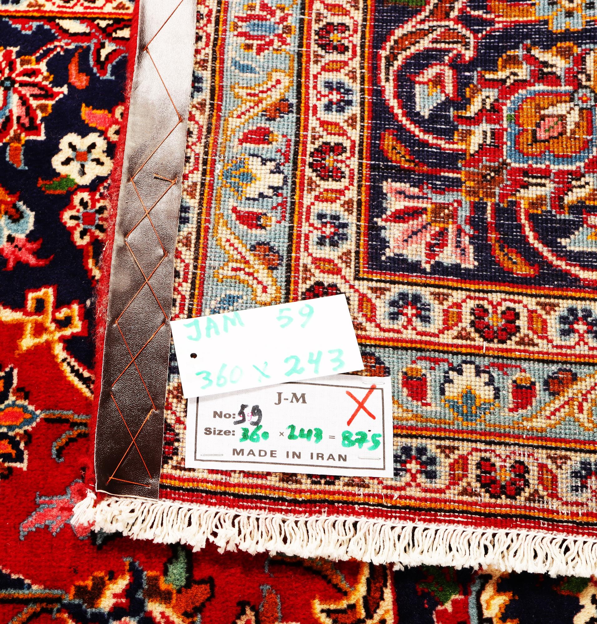 A Kashan carpet, a. 360 x 243 cm.