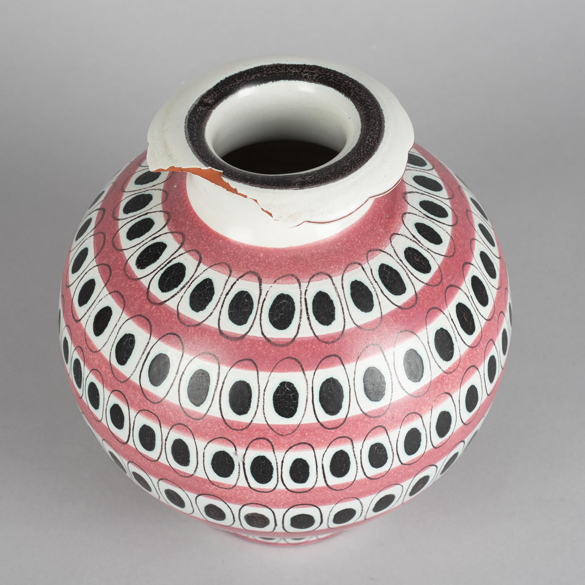 Stig Lindberg, a faience vase and a dish, Gustavsbergs studio 1940-50s.