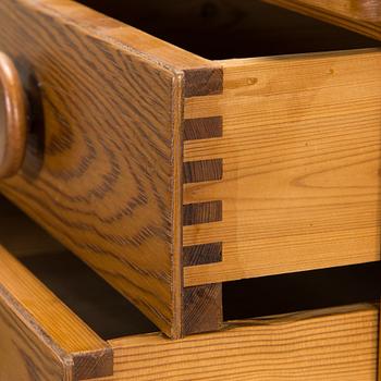 A 1940s cupboard'4133/a  by Artek design, for O.Y. Huonekalu- ja Rakennustyötehdas A.B.