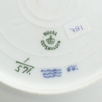 A plate, a coffeecup with saucer and a moca cup with saucer, "Blue Fluted half lace"/"Musselmalet", Royal Copenhagen.