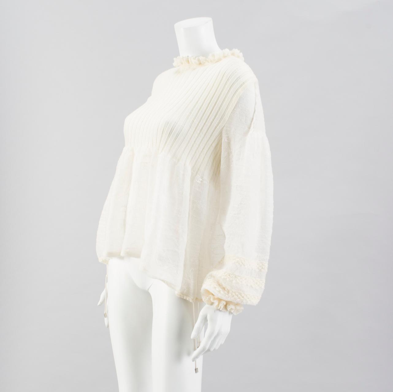 CHANEL, sweater, french size 40.