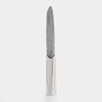 Dekorationsföremål/brevkniv i form av fjäder, sterlingsilver, Lapponia 1984.