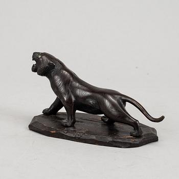 A patinated bronze figurine of a panther, Japan, 20 th century.