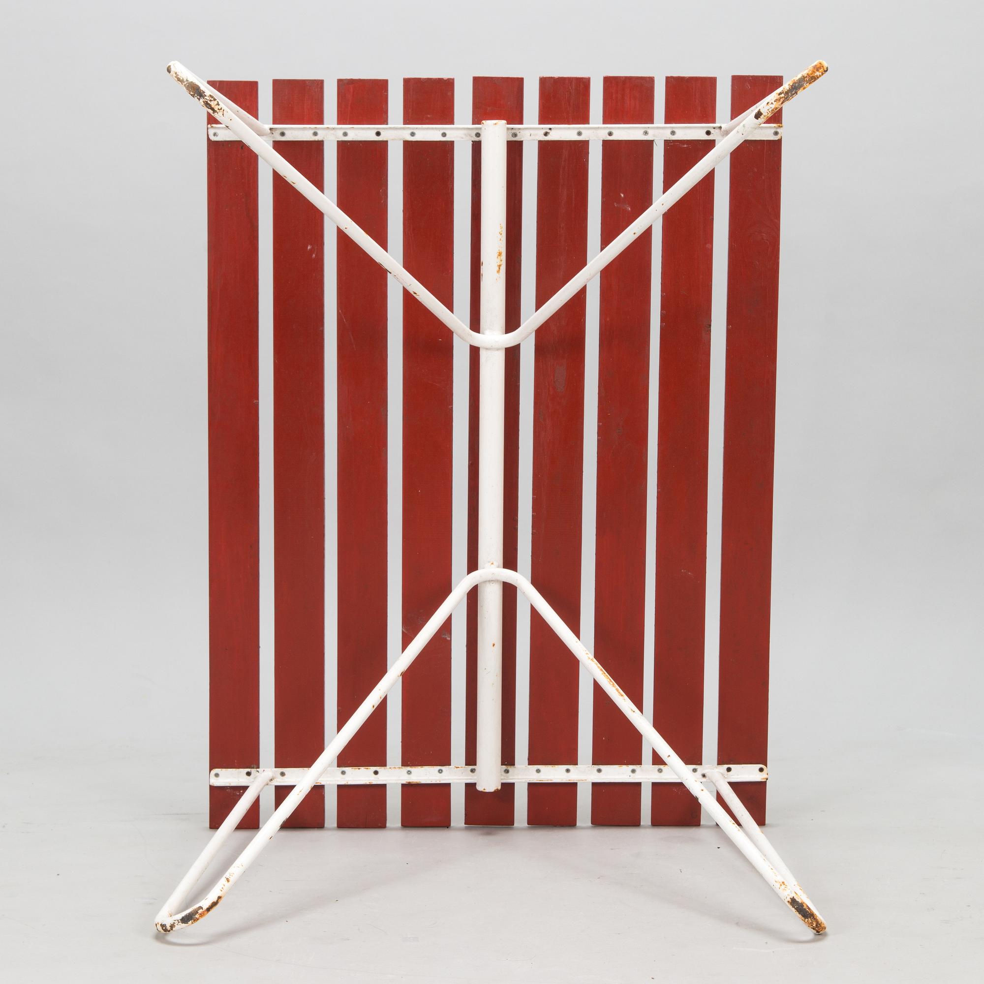 A 1950s garden table for Aug. Louhen Rautasänkytehdas ja Valimo Oy.