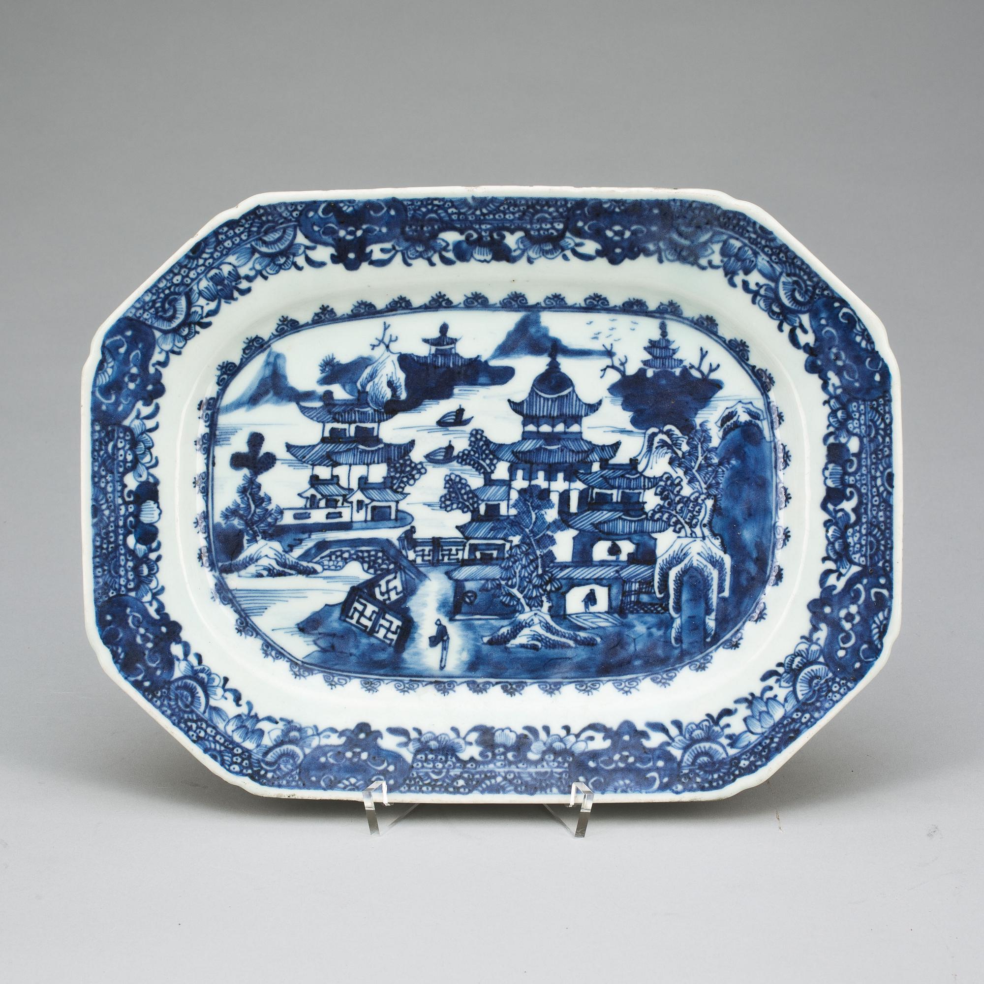 STEKFAT, porslin. Kina, Qianlong (1736-95).