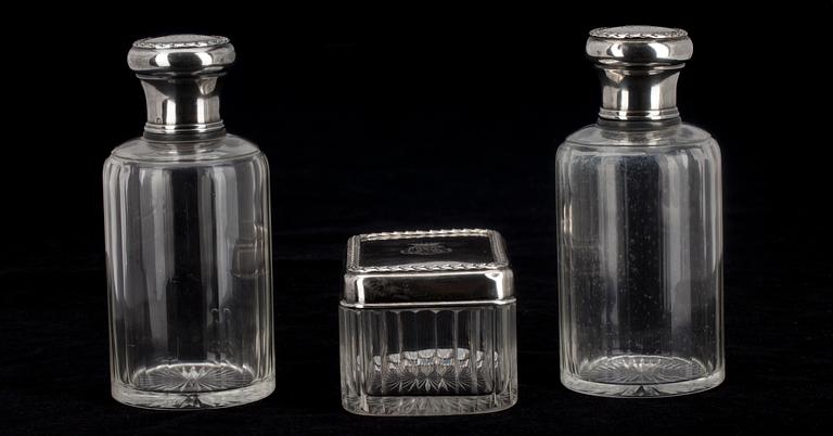 TOILETTSET, 3 delar, silver, samt glas, Frankrike 1800-senare hälft. Silvervikt ca 141,9 g.