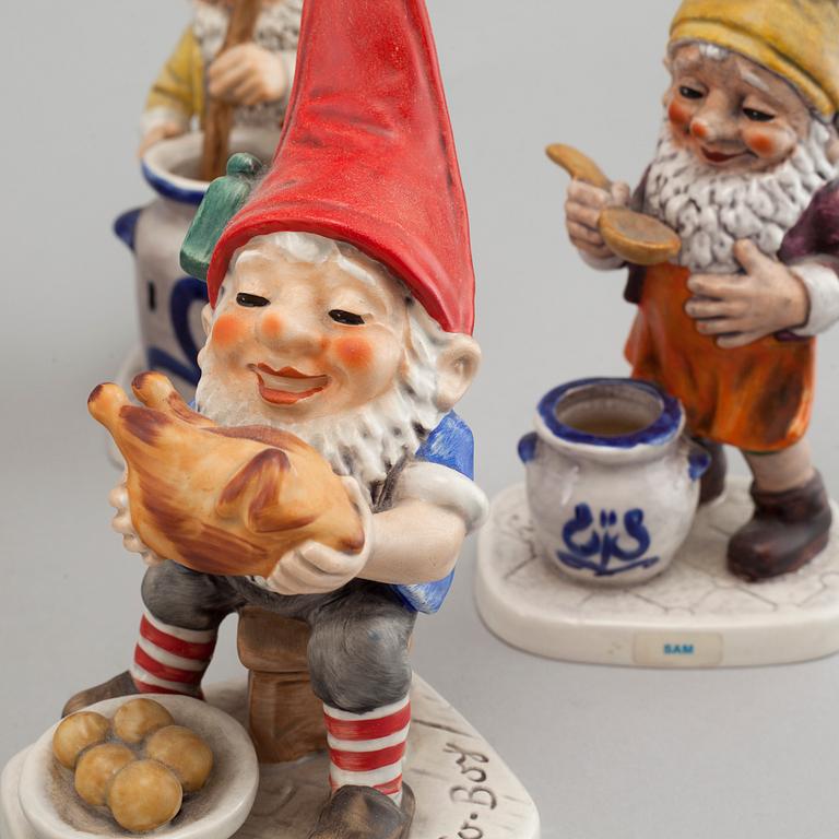 A set of 9 porcelain Goebel figurines, Germany.