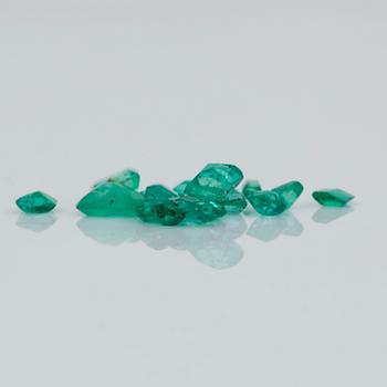 PARTI SMARAGDER, 18 st, olika slipningar. Vikt ca 4,65 ct.