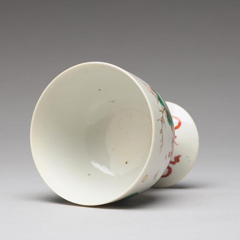 A famille verte stem cup, Qing dynasty, Kangxi (1662-1722).