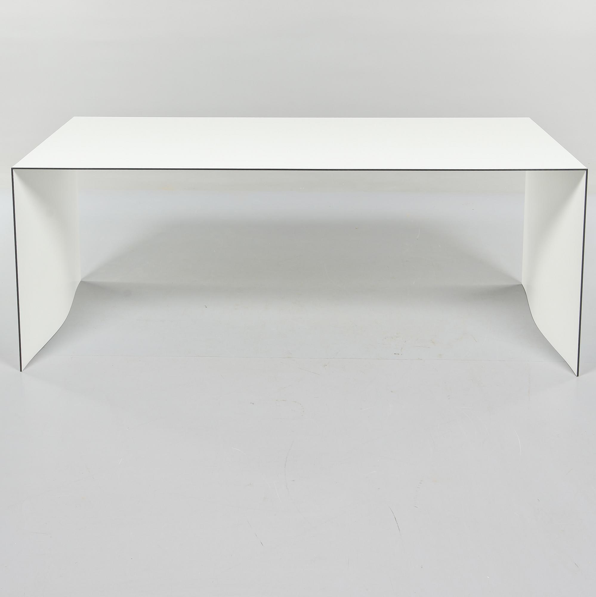 MATBORD, "thinner", Tobias Berneth för Karl Andersson och söner, 2000-tal.