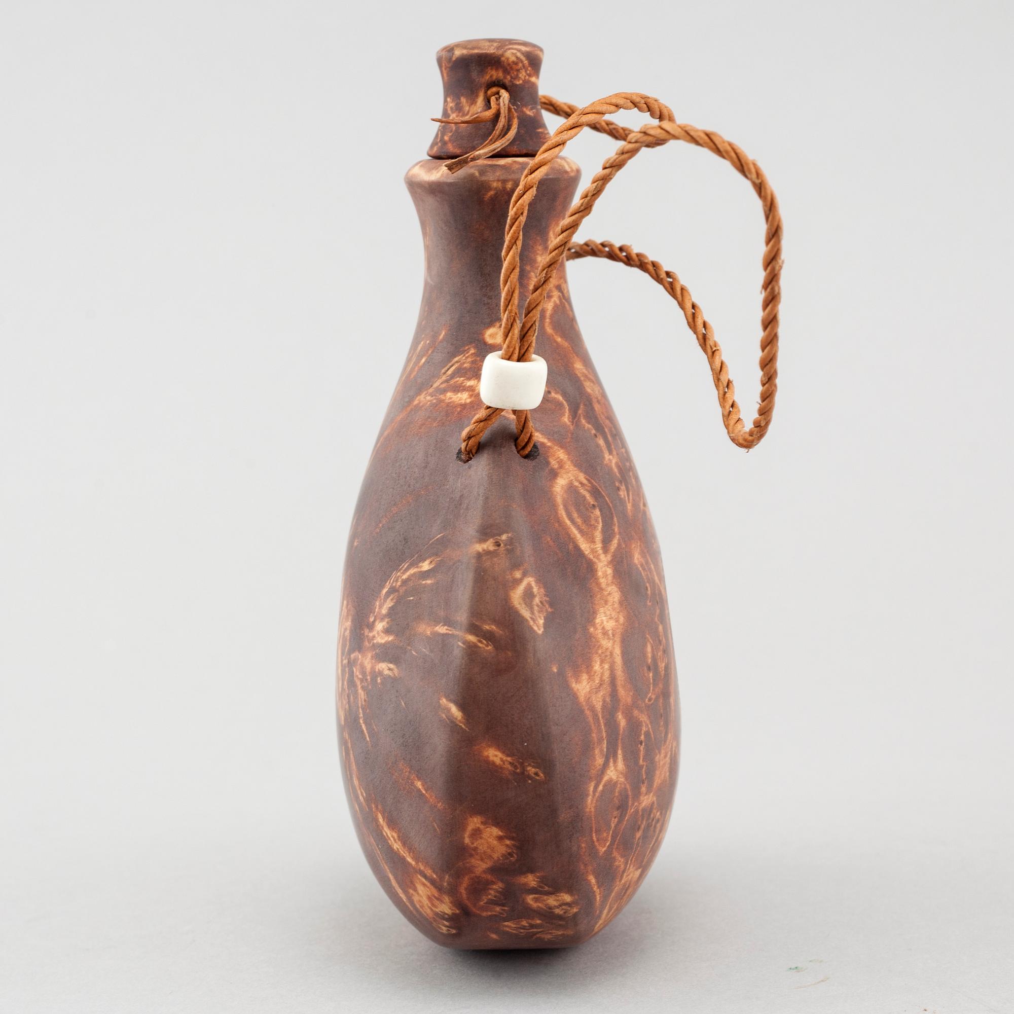 A flask by Roger Saitton, signed RS and dated 2008.