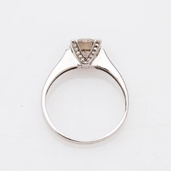 Ring, 18K vitguld med briljantslipad diamant.
