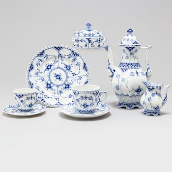 ROYAL COPENHAGEN, a twenty seven piece 'Musselmalet' coffee service.