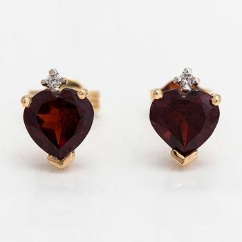 Örhängen, 14K guld med granater och diamanter tot. ca 0,002ct .