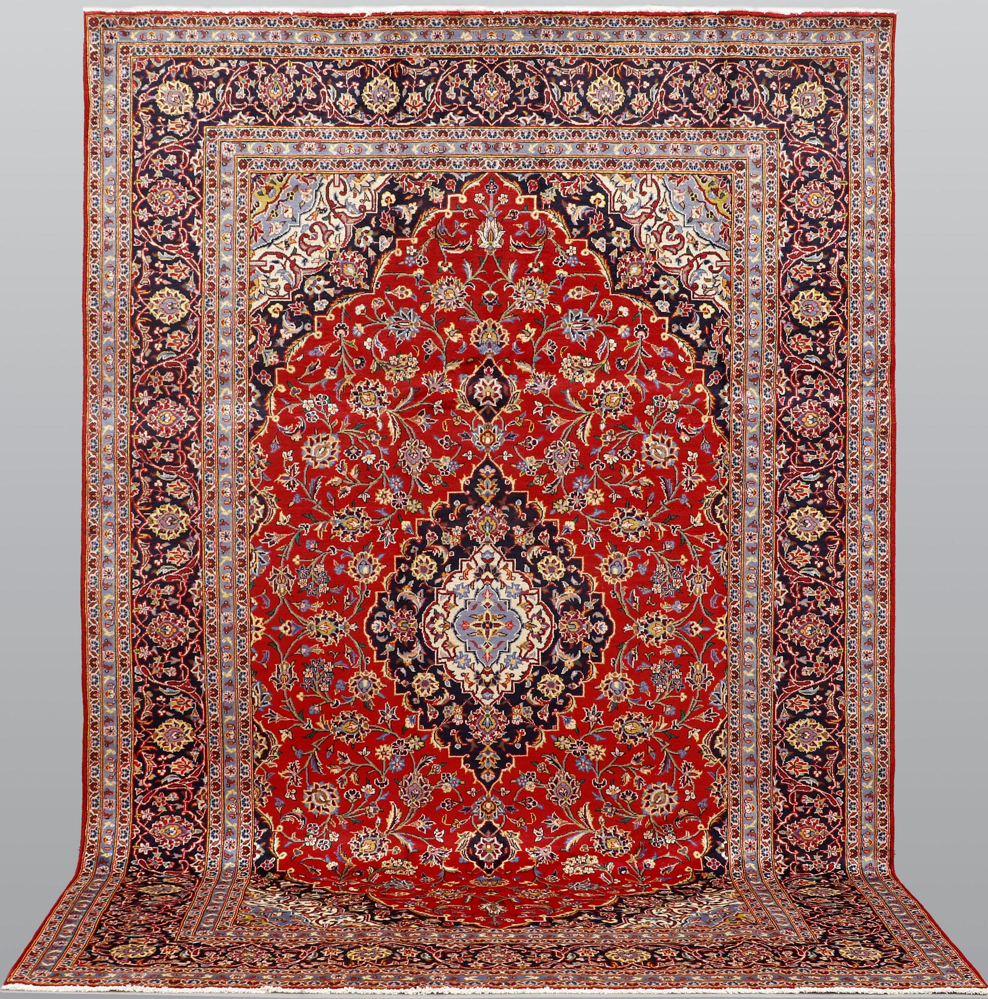 A carpet, Kashan, ca 305 x 205 cm.