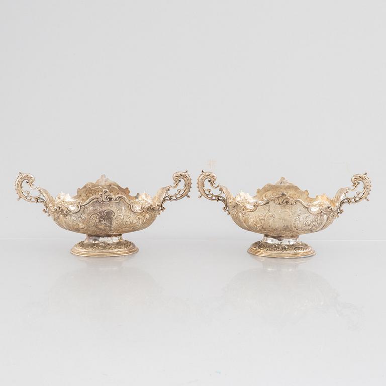Walter & John Barnard, and Goldmisths & Silversmiths Co, a pair of silver bowls, London, England, 1894.