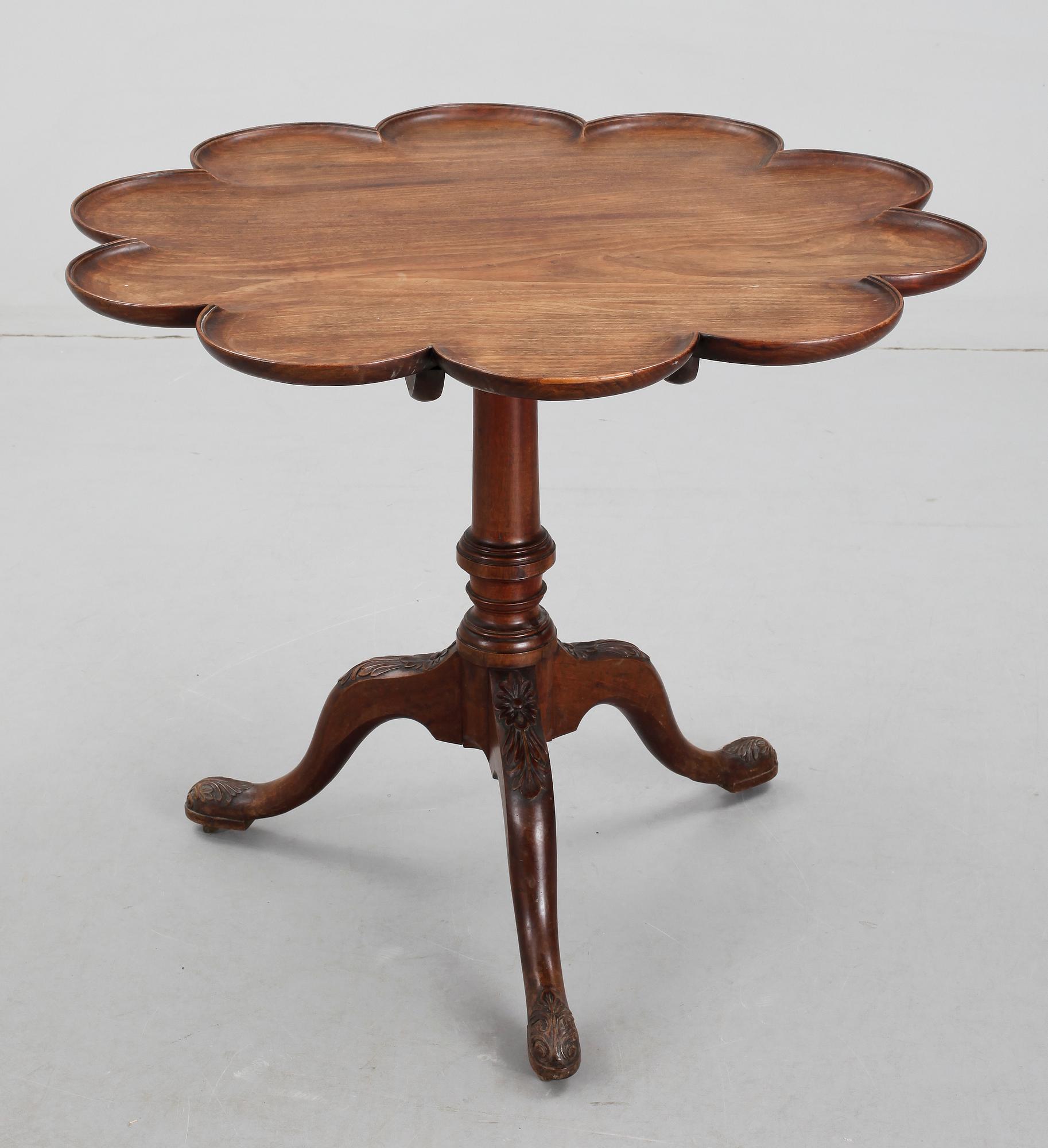 FÄLLBORD / WINE TABLE, pie crust, George III, England, 1700/1800-tal.