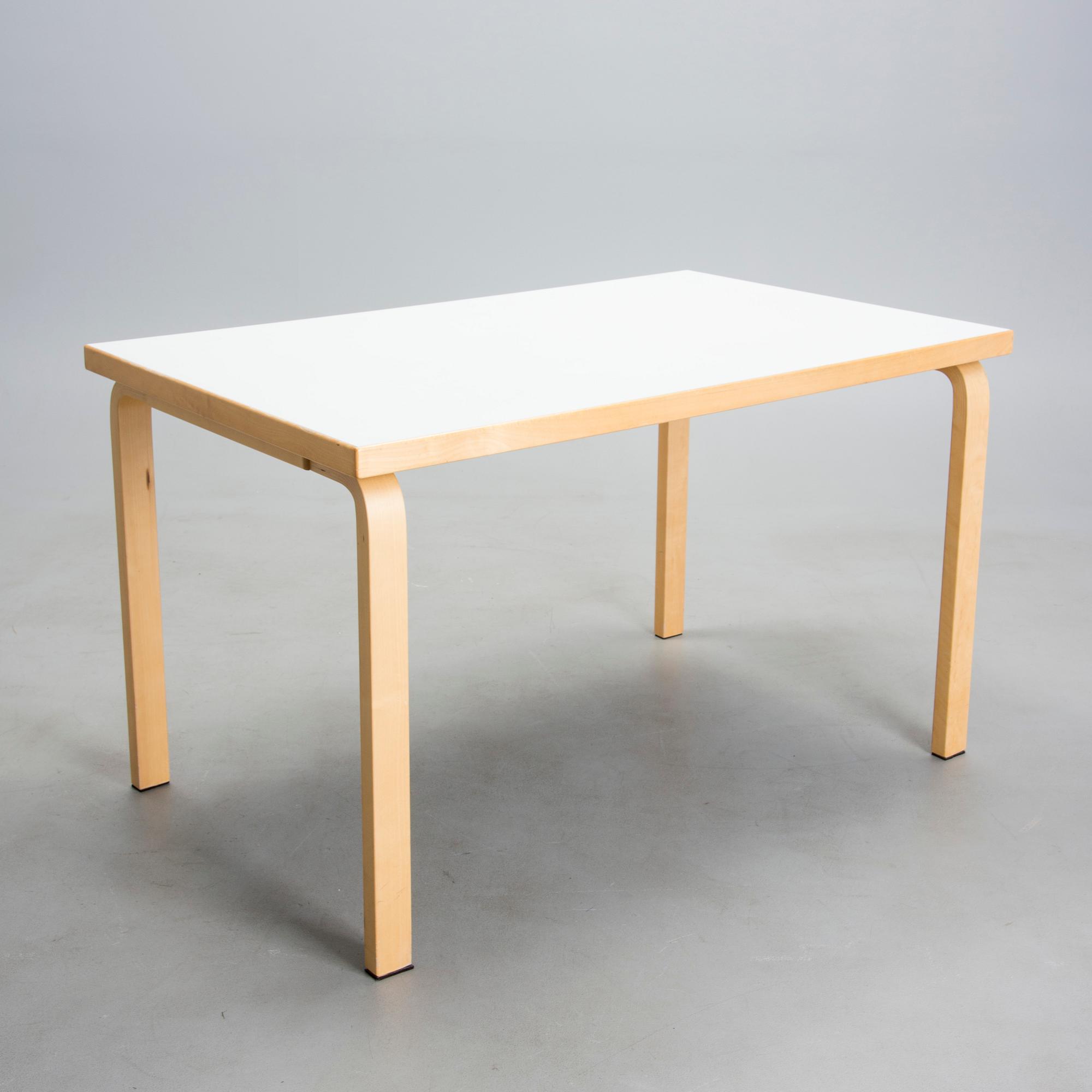 BORD, modell 81 B, Alvar Aalto, Artek 2000-talets början.