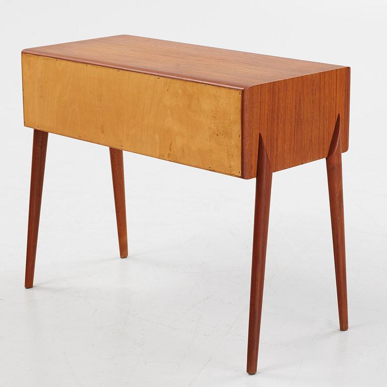 Rimbert Sandholdt, teak bedside table
AB Glas &Trä Hovmantorp, 1959.