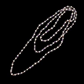 COLLIER, odlade sötvattenpärlor och ametister.