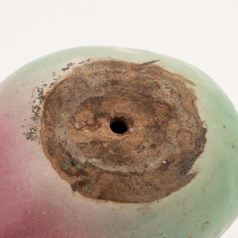 Offerfrukt, porslin. Kina, omkring 1900.