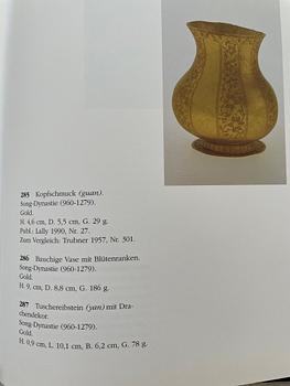 A rare gold vase, China or Central Asia, 12th-14th century.