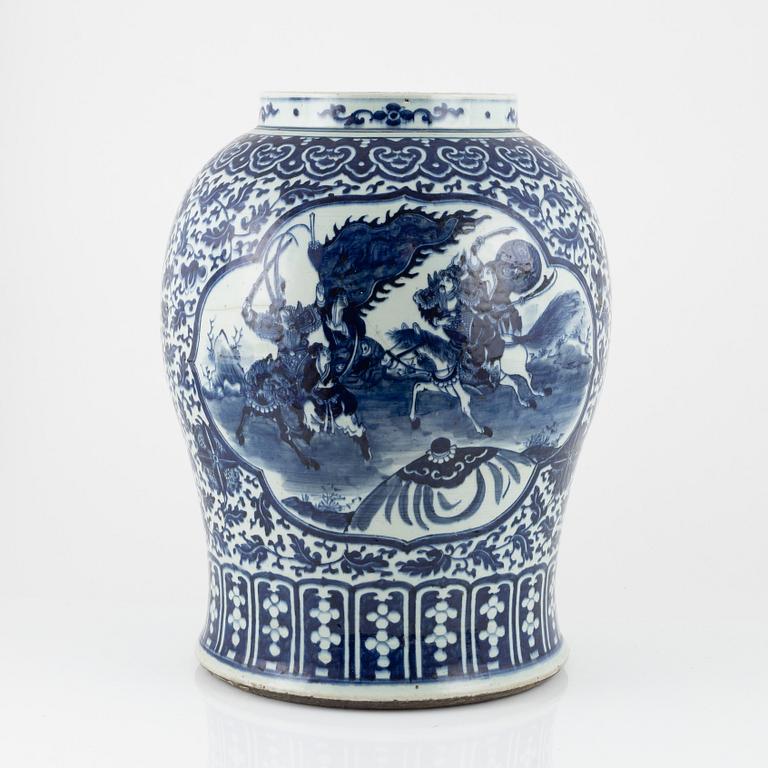 Golvvas, porslin, Kina, sen Qingdynasti, omkring 1900.