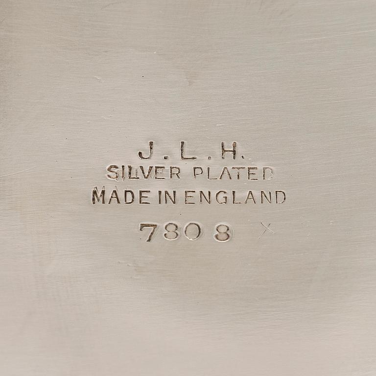 Bricka, försilvrad, England.