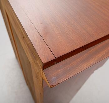 BOKHYLLA, Karl Johansstil, 1900-talets första hälft.