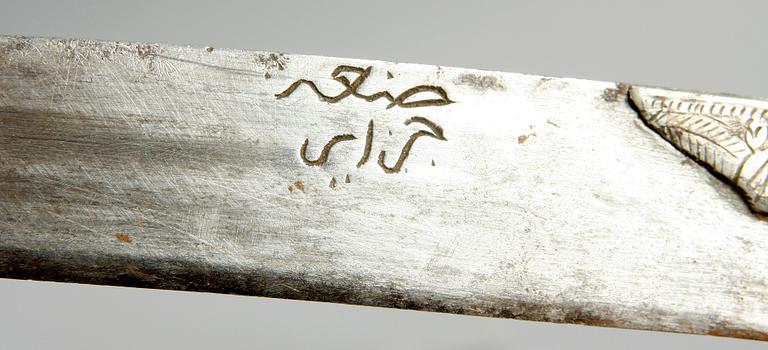 BLANKVAPEN, 3 delar. Orienten.