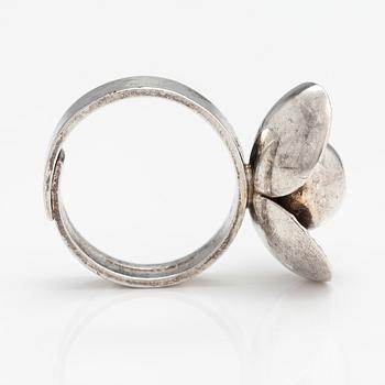 Elis Kauppi, Ring, sterlingsilver. Kupittaan kulta, Åbo 1970.