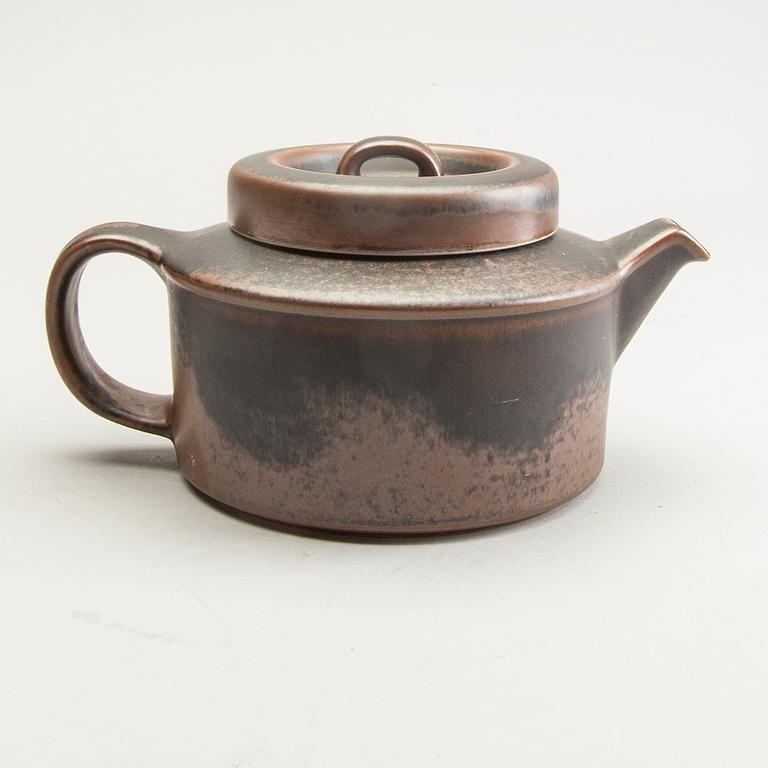 Ulla Procopé, servis 115 delar "Ruska" Arabia stengods sent 1900-tal.