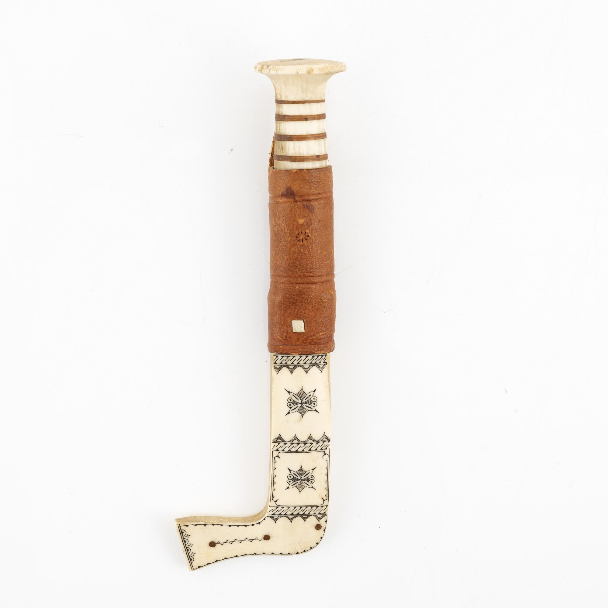 Esse Poggats, a reindeer horn knife, signed E. Poggats and dated 1949.