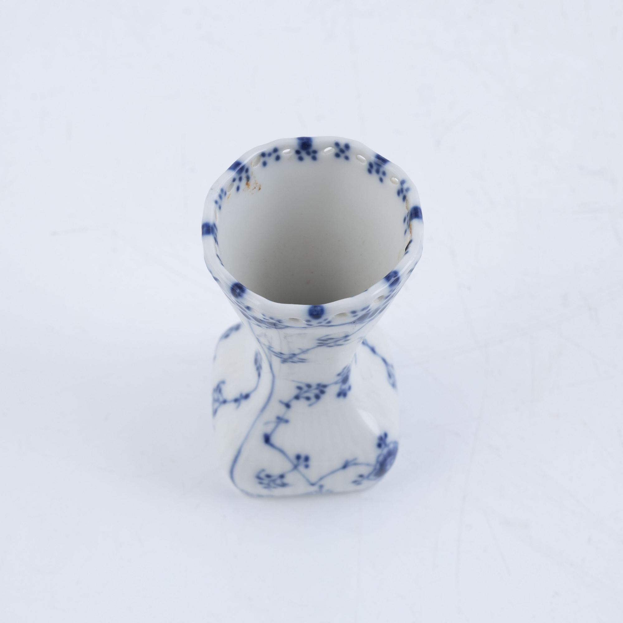 Servisdelar, 21 delar, porslin, "Musselmalet", hel- och halvblond, Royal Copenhagen, Danmark.