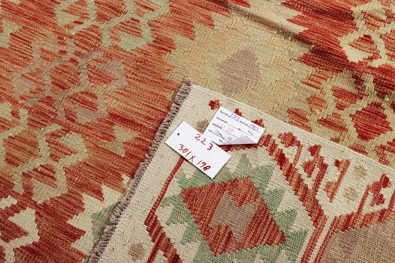 A Kilim carpet, c. 301 x 198 cm.