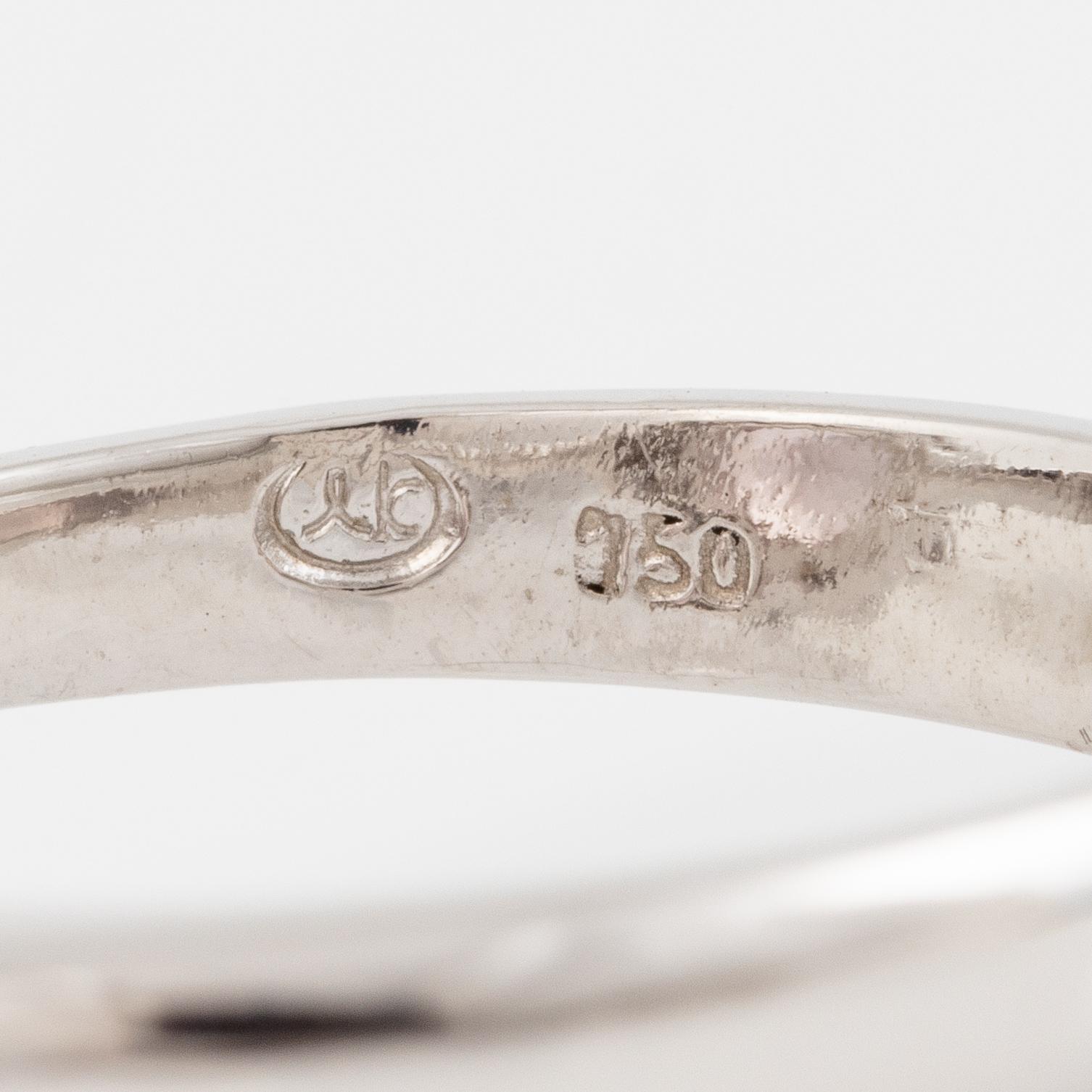 Ring, carved 18K white gold with morganite and brilliant-cut diamonds.